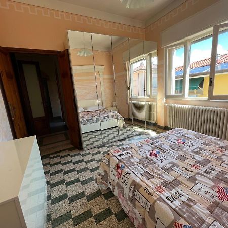 Villa Sophia Mare 1 Lido di Camaiore Extérieur photo