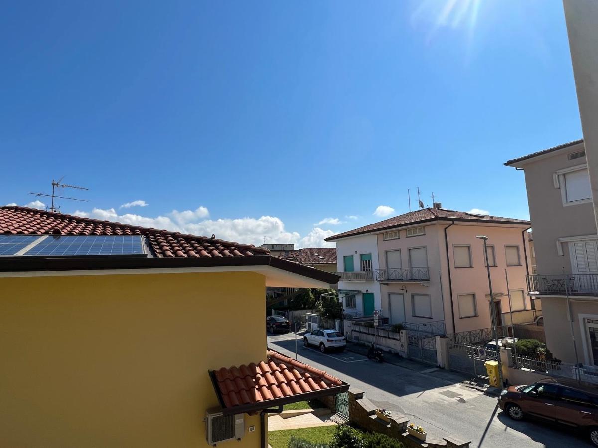 Villa Sophia Mare 1 Lido di Camaiore Extérieur photo